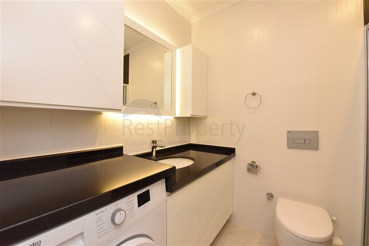 شقة اطلالة مباشرة على البحر - مجمع فاخر بخدمات 5 نجوم - في محمودلار / الانيا 