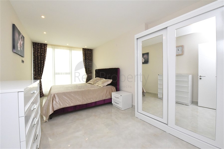 شقة اطلالة مباشرة على البحر - مجمع فاخر بخدمات 5 نجوم - في محمودلار / الانيا 