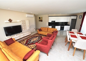 شقة اطلالة مباشرة على البحر - مجمع فاخر بخدمات 5 نجوم - في محمودلار / الانيا 