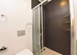 شقة اطلالة مباشرة على البحر - مجمع فاخر بخدمات 5 نجوم - في محمودلار / الانيا 