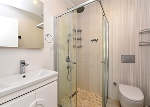 شقة اطلالة مباشرة على البحر - مجمع فاخر بخدمات 5 نجوم - في محمودلار / الانيا 