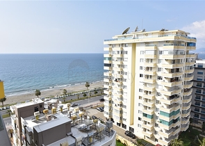 شقة اطلالة مباشرة على البحر - مجمع فاخر بخدمات 5 نجوم - في محمودلار / الانيا 