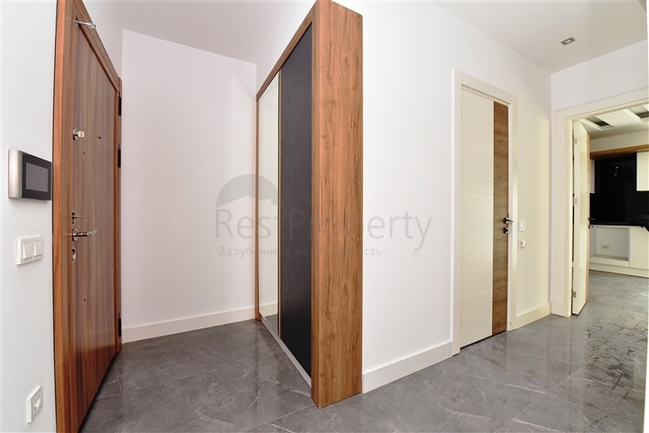 ضمن مجمع حديث في مركز الانيا - للبيع شقة غرفتين وصالة .