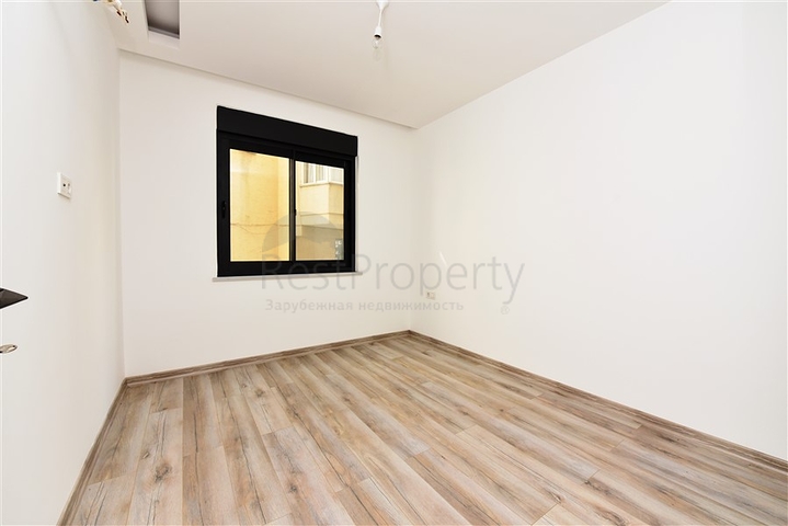 ضمن مجمع حديث في مركز الانيا - للبيع شقة غرفتين وصالة .