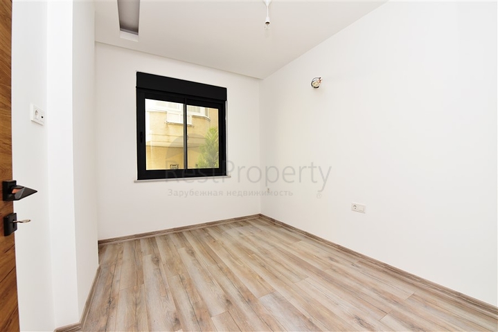 ضمن مجمع حديث في مركز الانيا - للبيع شقة غرفتين وصالة .