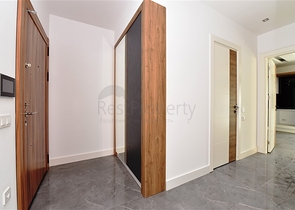 ضمن مجمع حديث في مركز الانيا - للبيع شقة غرفتين وصالة .