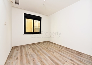 ضمن مجمع حديث في مركز الانيا - للبيع شقة غرفتين وصالة .