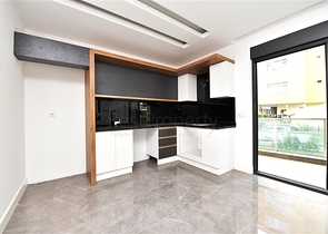 ضمن مجمع حديث في مركز الانيا - للبيع شقة غرفتين وصالة .