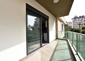 ضمن مجمع حديث في مركز الانيا - للبيع شقة غرفتين وصالة .