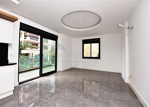 ضمن مجمع حديث في مركز الانيا - للبيع شقة غرفتين وصالة .