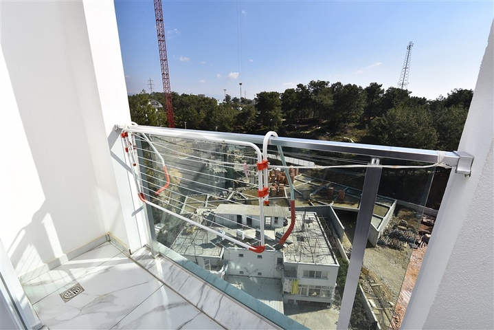 سعر اقتصادي - شقة غرفة نوم وصالة مع الاثاث - ضمن مجمع حديث - في افسلار / الانيا 