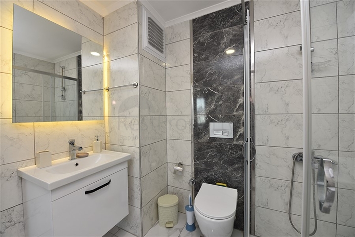 سعر اقتصادي - شقة غرفة نوم وصالة مع الاثاث - ضمن مجمع حديث - في افسلار / الانيا 