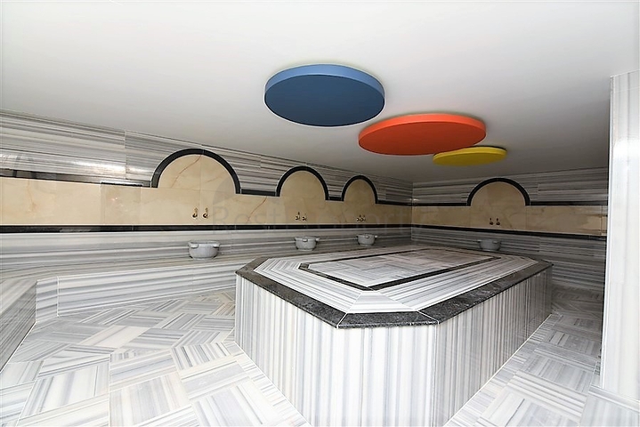 سعر اقتصادي - شقة غرفة نوم وصالة مع الاثاث - ضمن مجمع حديث - في افسلار / الانيا 