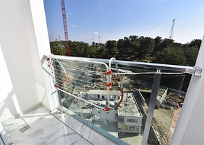 سعر اقتصادي - شقة غرفة نوم وصالة مع الاثاث - ضمن مجمع حديث - في افسلار / الانيا 