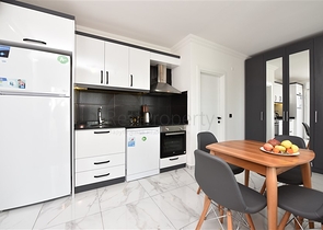 سعر اقتصادي - شقة غرفة نوم وصالة مع الاثاث - ضمن مجمع حديث - في افسلار / الانيا 