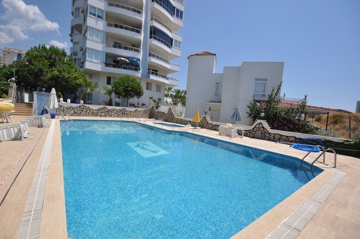 اطلالة بحر وقلعة -شقة غرفتين وصالة مفروشة - في محمودلار / الانيا 