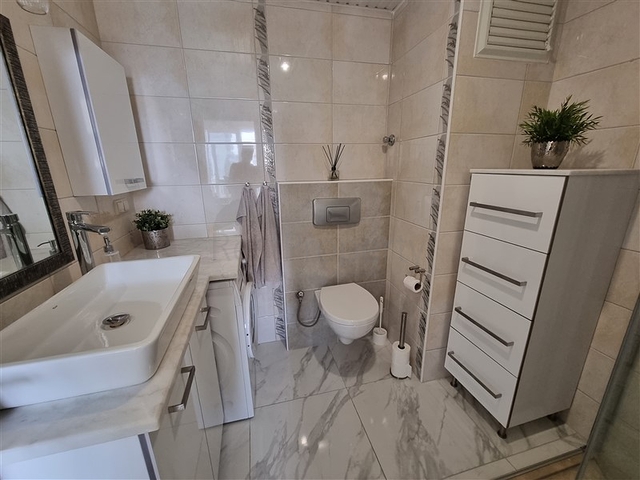 شقة عائلية فاخرة - تصميم غرفتين وصالة - مجمع انيق - جيكجلي / الانيا 