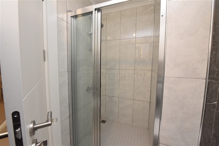 شقة ضمن مجمع جديد في افسلار - تصميم غرفة وصالة مع الاثاث - الانيا 