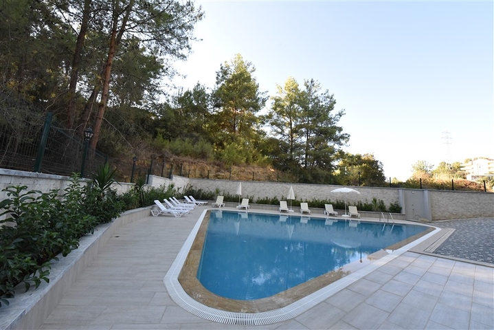 شقة ضمن مجمع جديد في افسلار - تصميم غرفة وصالة مع الاثاث - الانيا 