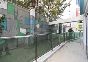 شقة ضمن مجمع جديد في افسلار - تصميم غرفة وصالة مع الاثاث - الانيا 