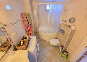 شقة غرفتين وصالة مفروشة - ضمن مجمع عائلي انيق -في منطقة جيكجلي / الانيا 