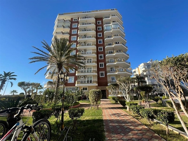 اطلالة مباشرة على البحر - شقة واسعة غرفتين وصالة مفروشة - في محمودلار / الانيا 