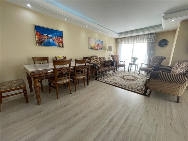 اطلالة مباشرة على البحر - شقة واسعة غرفتين وصالة مفروشة - في محمودلار / الانيا 