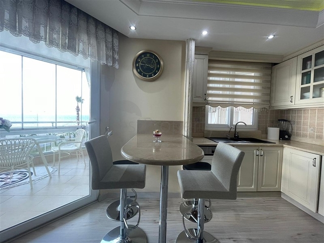 اطلالة مباشرة على البحر - شقة واسعة غرفتين وصالة مفروشة - في محمودلار / الانيا 