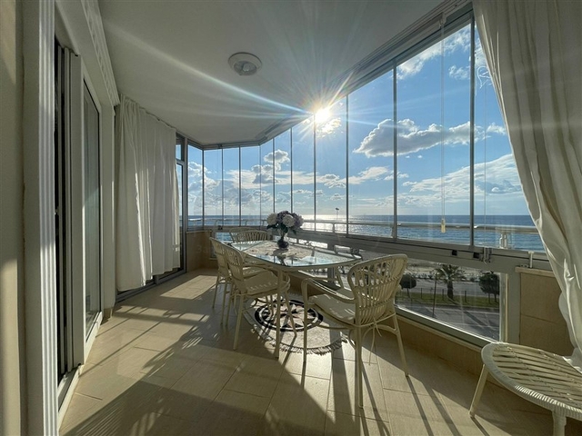 اطلالة مباشرة على البحر - شقة واسعة غرفتين وصالة مفروشة - في محمودلار / الانيا 