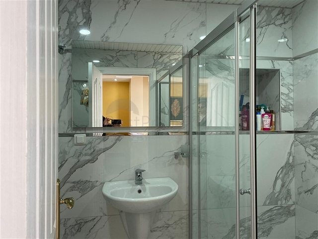 اطلالة مباشرة على البحر - شقة واسعة غرفتين وصالة مفروشة - في محمودلار / الانيا 