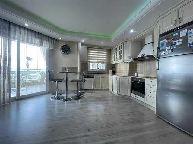 اطلالة مباشرة على البحر - شقة واسعة غرفتين وصالة مفروشة - في محمودلار / الانيا 