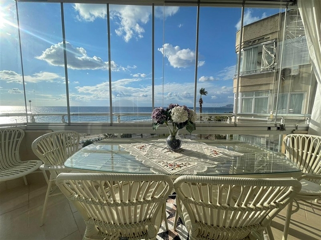 اطلالة مباشرة على البحر - شقة واسعة غرفتين وصالة مفروشة - في محمودلار / الانيا 