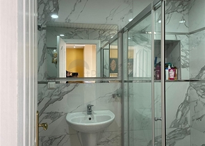 اطلالة مباشرة على البحر - شقة واسعة غرفتين وصالة مفروشة - في محمودلار / الانيا 