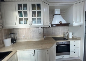 اطلالة مباشرة على البحر - شقة واسعة غرفتين وصالة مفروشة - في محمودلار / الانيا 