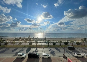 اطلالة مباشرة على البحر - شقة واسعة غرفتين وصالة مفروشة - في محمودلار / الانيا 