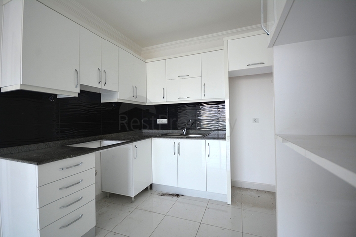 مجمع انيق على شارع بارباروس - غرفة وصالة -في محمودلار/ الانيا 