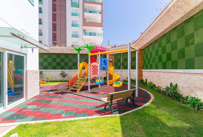 مجمع انيق على شارع بارباروس - غرفة وصالة -في محمودلار/ الانيا 