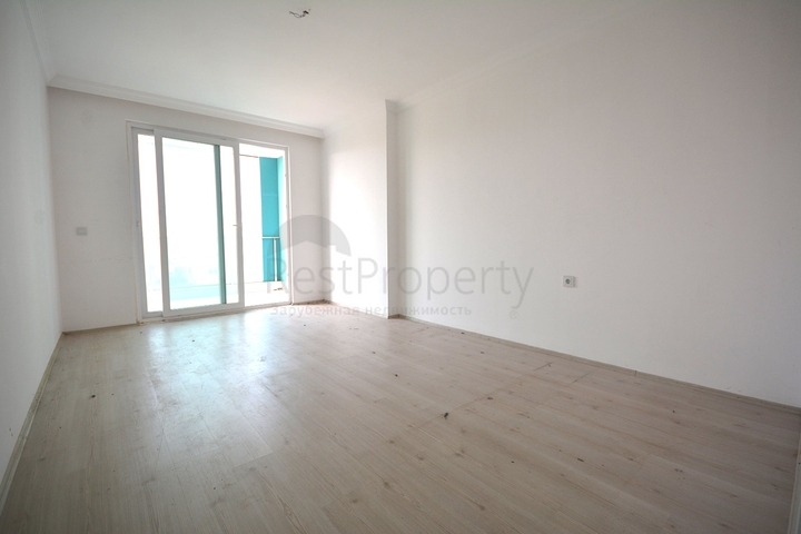 مجمع انيق على شارع بارباروس - غرفة وصالة -في محمودلار/ الانيا 