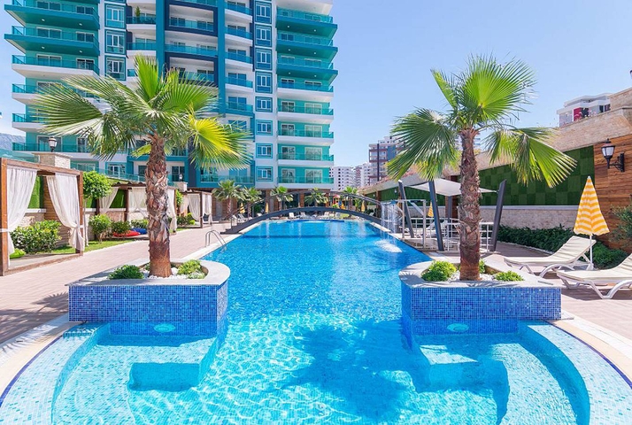 مجمع انيق على شارع بارباروس - غرفة وصالة -في محمودلار/ الانيا 