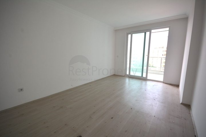 مجمع انيق على شارع بارباروس - غرفة وصالة -في محمودلار/ الانيا 