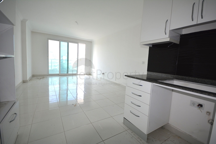 مجمع انيق على شارع بارباروس - غرفة وصالة -في محمودلار/ الانيا 