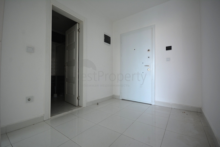 مجمع انيق على شارع بارباروس - غرفة وصالة -في محمودلار/ الانيا 