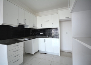 مجمع انيق على شارع بارباروس - غرفة وصالة -في محمودلار/ الانيا 