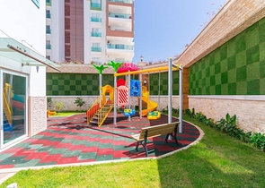 مجمع انيق على شارع بارباروس - غرفة وصالة -في محمودلار/ الانيا 