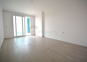 مجمع انيق على شارع بارباروس - غرفة وصالة -في محمودلار/ الانيا 