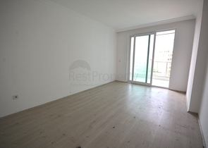 مجمع انيق على شارع بارباروس - غرفة وصالة -في محمودلار/ الانيا 