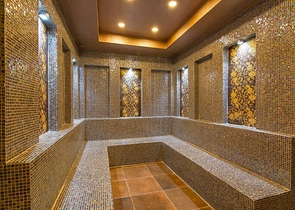 مجمع انيق على شارع بارباروس - غرفة وصالة -في محمودلار/ الانيا 