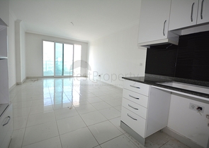 مجمع انيق على شارع بارباروس - غرفة وصالة -في محمودلار/ الانيا 