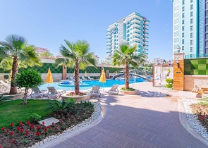 مجمع انيق على شارع بارباروس - غرفة وصالة -في محمودلار/ الانيا 