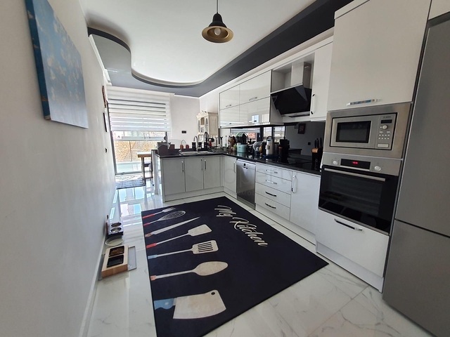 مطبخ منفصل - شقة عائلية واسعة تصميم 3 غرف وصالة - في اوبا / الانيا 